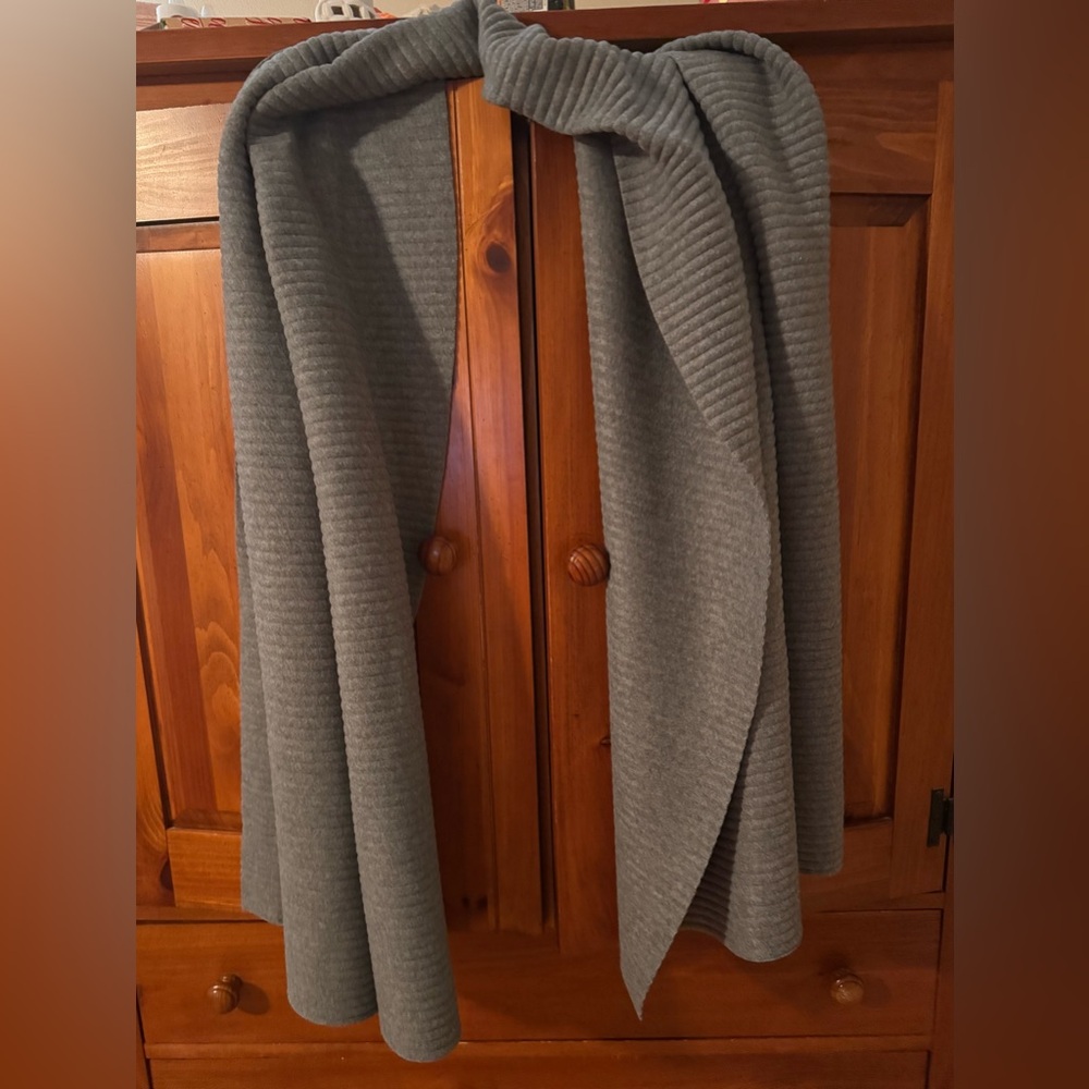 Like New! Apana Breathable Yoga Ribbed Lotus Scarf/Wrap